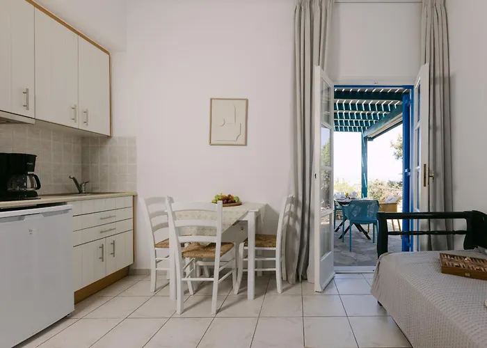 Victoria & * Mikri Vigla