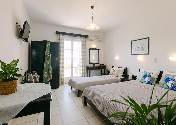 Victoria & Mikri Vigla