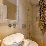 Victoria &