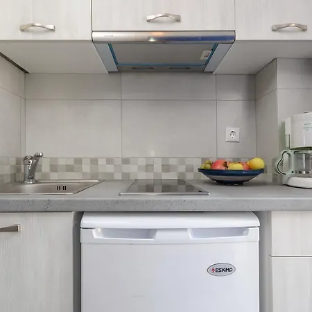 アパート Victoria & *