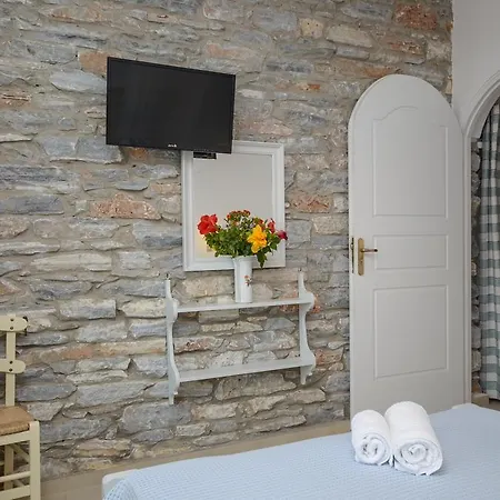 アパート Victoria & *