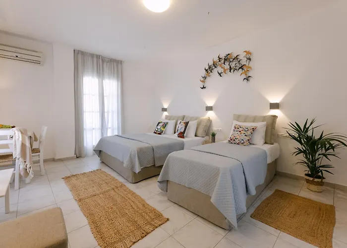 Victoria & * Mikri Vigla